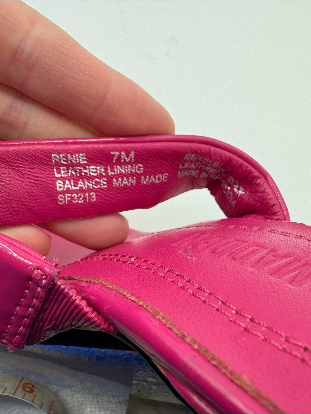 Steve Madden Renie Hot Pink Patent Toe Loop Flared Block Heel Sandals size 7 - Picture 5 of 5